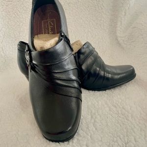 Clark’s black womens shoes. Size 7.